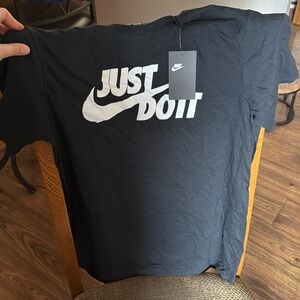 NWT NIKE MENS T-SHIRT